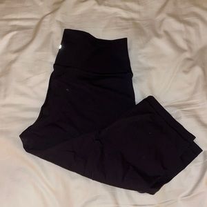 Lululemon Size 14 Crop Leggings. Calf length.